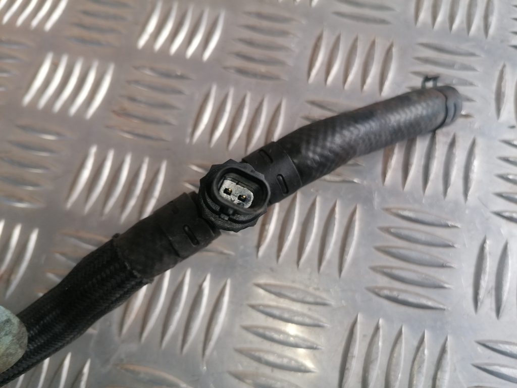 Degvielas caurule priekš VW GOLF VARIANT 2012 2 Degvielas caurule priekš VW GOLF VARIANT 2012