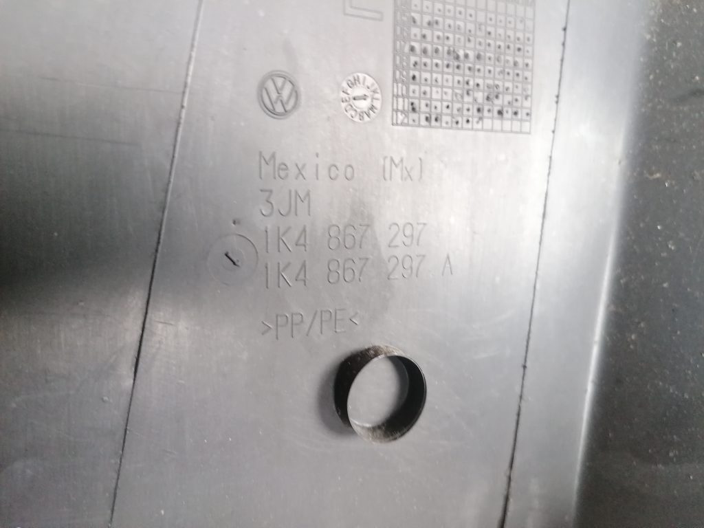 Vidējas salona statnes apdare priekš VW GOLF VARIANT 2012 3 Vidējas salona statnes apdare priekš VW GOLF VARIANT 2012