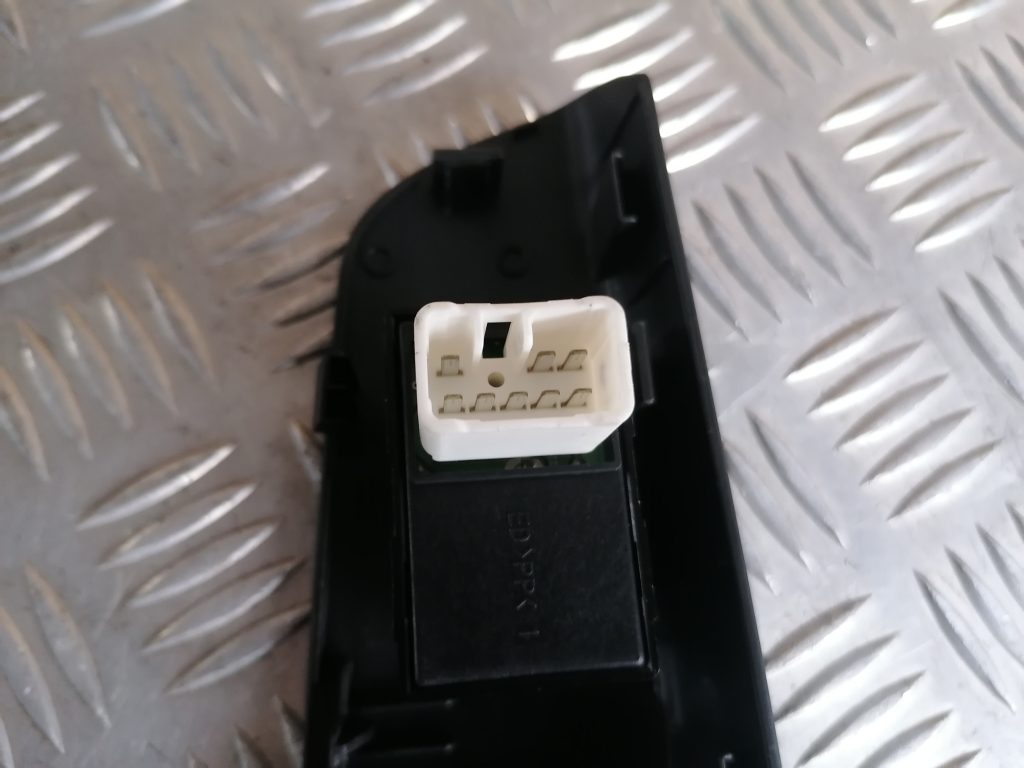 Pasažiera durvju slēdža pogas priekš KIA CEED 2007 3 Pasažiera durvju slēdža pogas priekš KIA CEED 2007