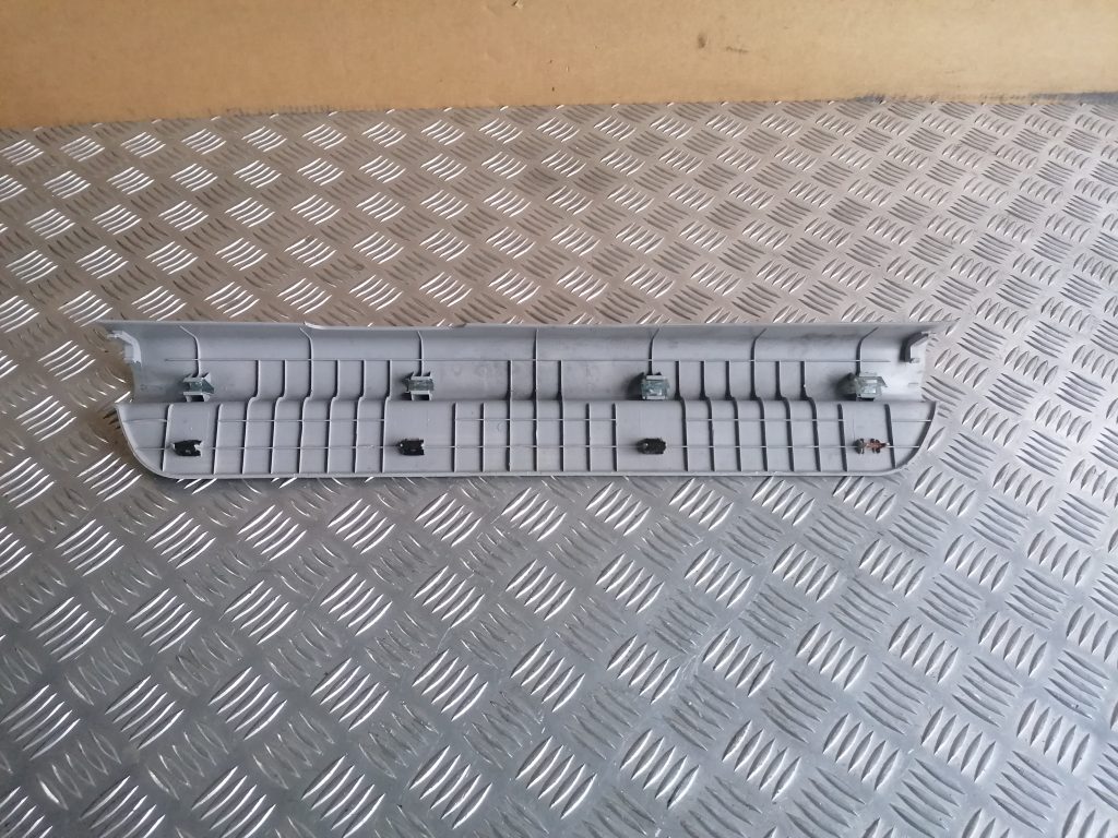 Sliekšņa priekšēja kreisa uzlika (salonā) priekš KIA CEED 2007 2 Sliekšņa priekšēja kreisa uzlika (salonā) priekš KIA CEED 2007