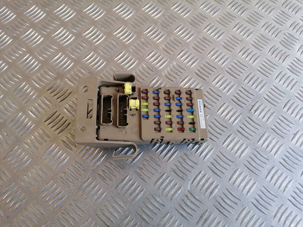 Drošinātāju relejas kaste priekš SUBARU LEGACY 2009 1 Drošinātāju relejas kaste priekš SUBARU LEGACY 2009