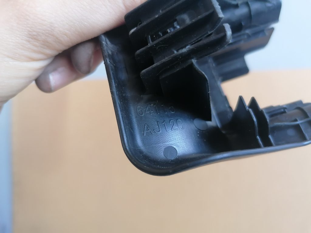 Priekšējā kreisā sēdekļa sliežu apdare priekš SUBARU LEGACY 2009 2 Priekšējā kreisā sēdekļa sliežu apdare priekš SUBARU LEGACY 2009