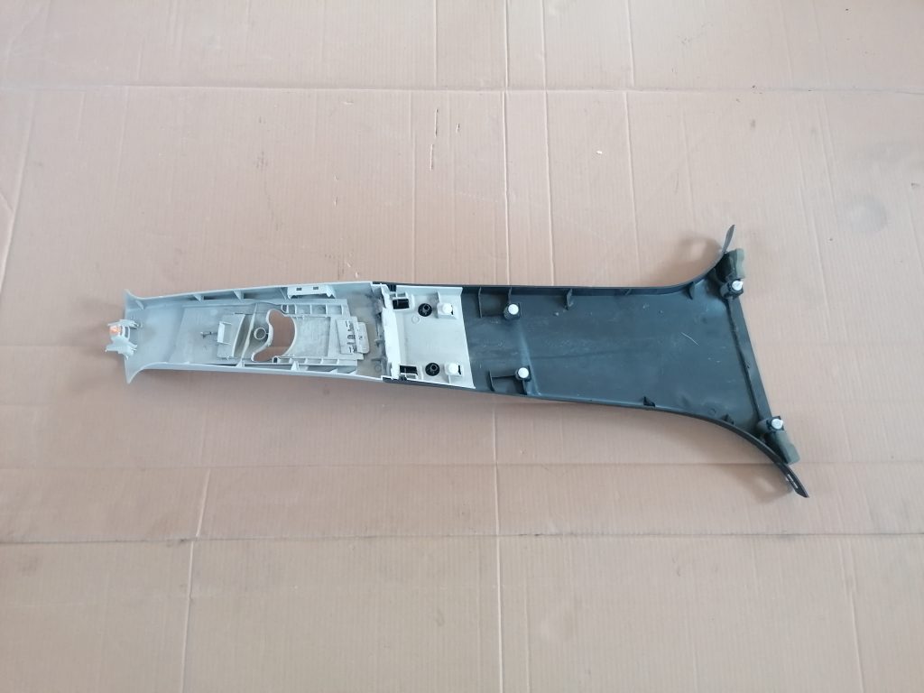 Vidējas salona statnes apdare priekš SUBARU LEGACY 2009