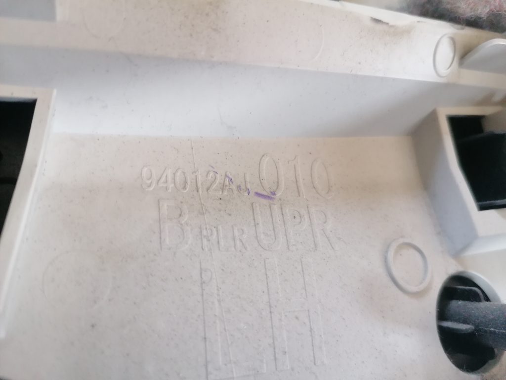 Vidējas salona statnes apdare priekš SUBARU LEGACY 2009