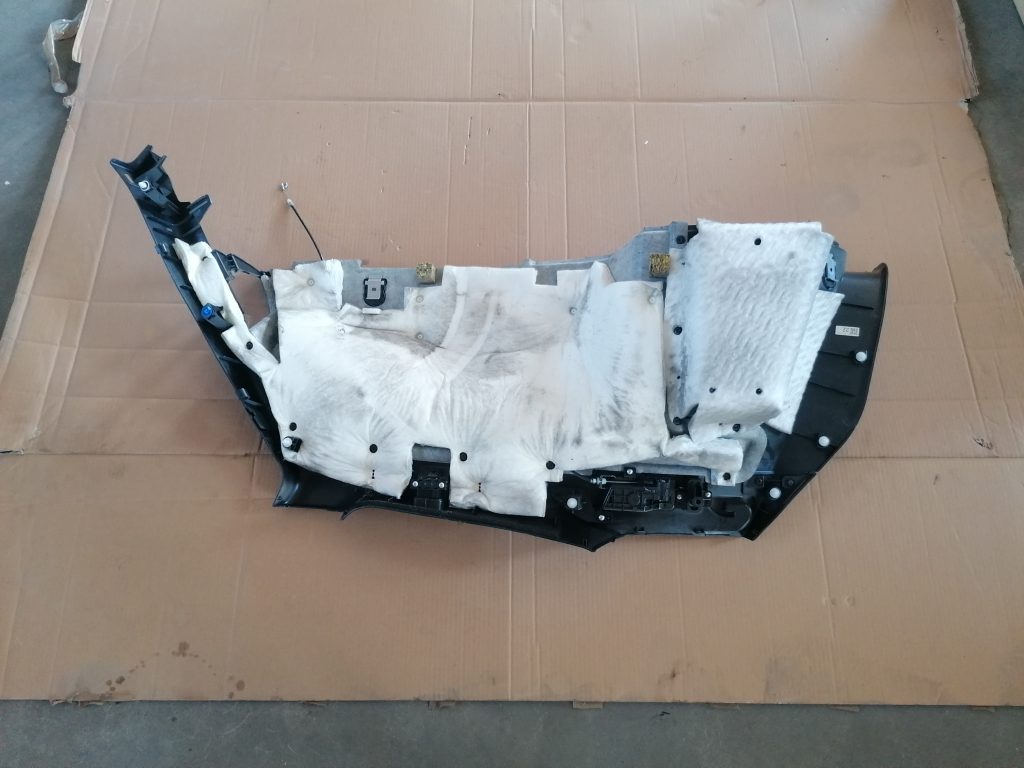 Bagāžnieka nodalījuma sānu apdare priekš SUBARU LEGACY 2009 2 Bagāžnieka nodalījuma sānu apdare priekš SUBARU LEGACY 2009