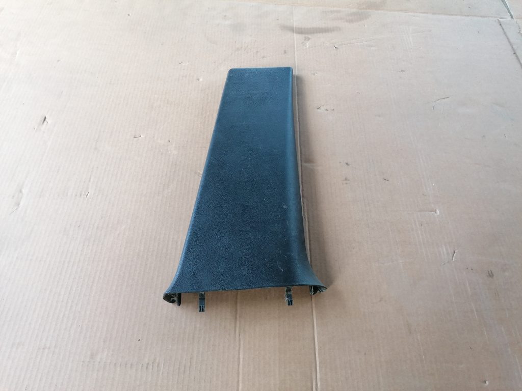 Vidējas salona statnes apdare priekš VW GOLF IV 1999