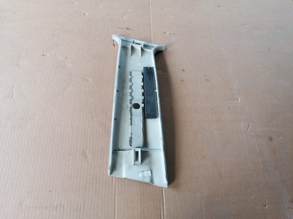 Vidējas salona statnes apdare priekš VW GOLF IV 1999 2 Vidējas salona statnes apdare priekš VW GOLF IV 1999