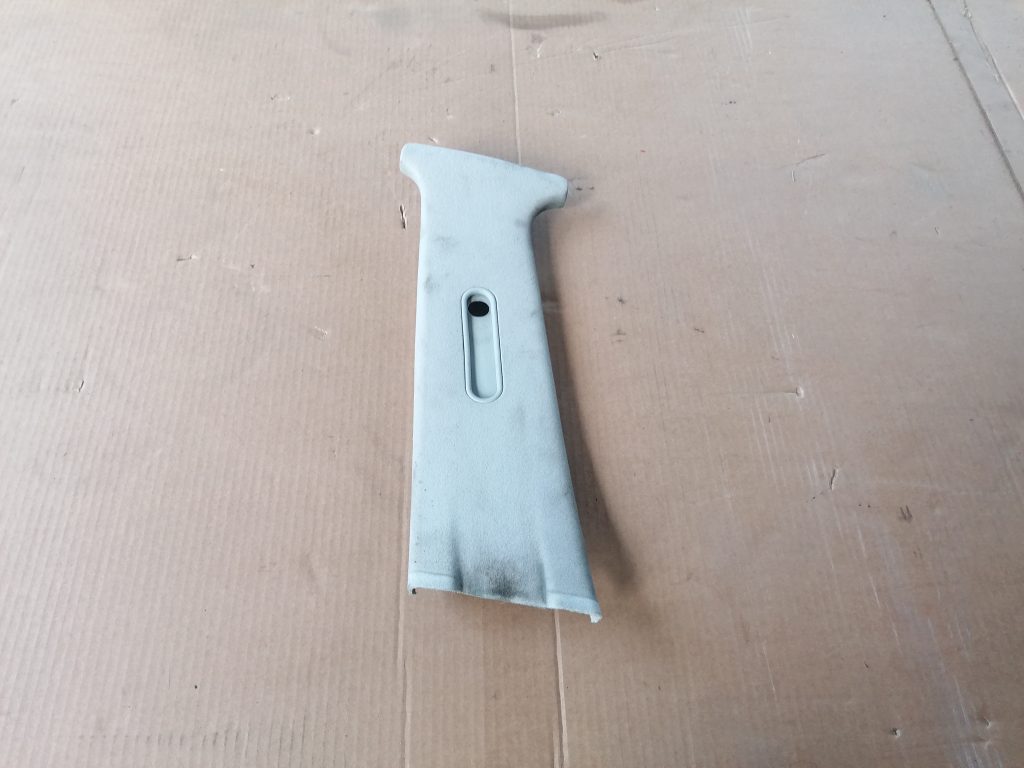 Vidējas salona statnes apdare priekš VW GOLF IV 1999 1 Vidējas salona statnes apdare priekš VW GOLF IV 1999