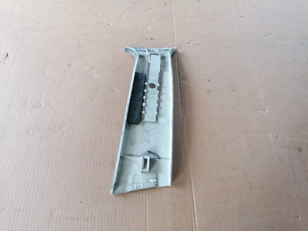 Vidējas salona statnes apdare priekš VW GOLF IV 1999 2 Vidējas salona statnes apdare priekš VW GOLF IV 1999