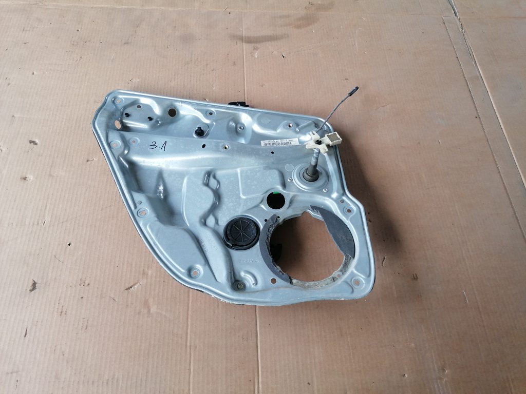 Stikla pacelšanas mehānisma panele priekš VW GOLF IV 1999 1 Stikla pacelšanas mehānisma panele priekš VW GOLF IV 1999