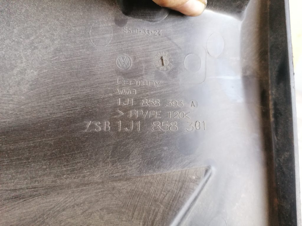 Mērinstrumentu paneļa iekšējā plastmasa priekš VW GOLF IV 1999 3 Mērinstrumentu paneļa iekšējā plastmasa priekš VW GOLF IV 1999