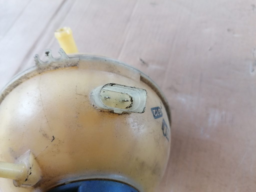 Dzesēšanas šķidruma tvertne priekš VW GOLF IV 1999 3 Dzesēšanas šķidruma tvertne priekš VW GOLF IV 1999