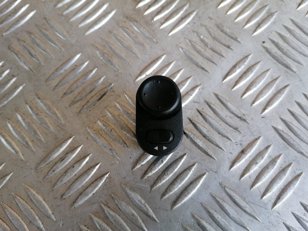 Spoguļa regulēšanas poga priekš OPEL ASTRA 2002 1 Spoguļa regulēšanas poga priekš OPEL ASTRA 2002