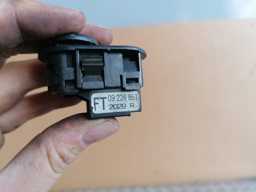 Spoguļa regulēšanas poga priekš OPEL ASTRA 2002 3 Spoguļa regulēšanas poga priekš OPEL ASTRA 2002