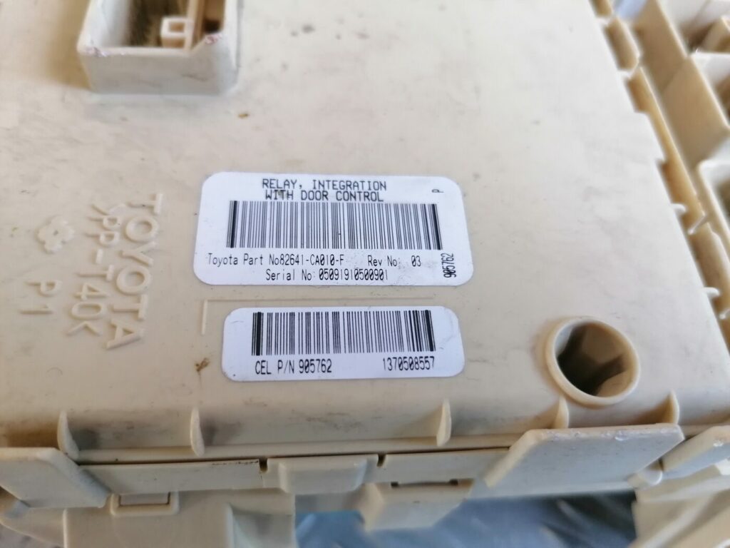 Drošinātāju relejas kaste priekš TOYOTA AVENSIS 2007 3 Drošinātāju relejas kaste priekš TOYOTA AVENSIS 2007