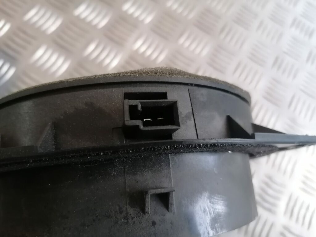 Durvju skaļrunis, apakšā priekš TOYOTA AVENSIS 2007 2 Durvju skaļrunis, apakšā priekš TOYOTA AVENSIS 2007