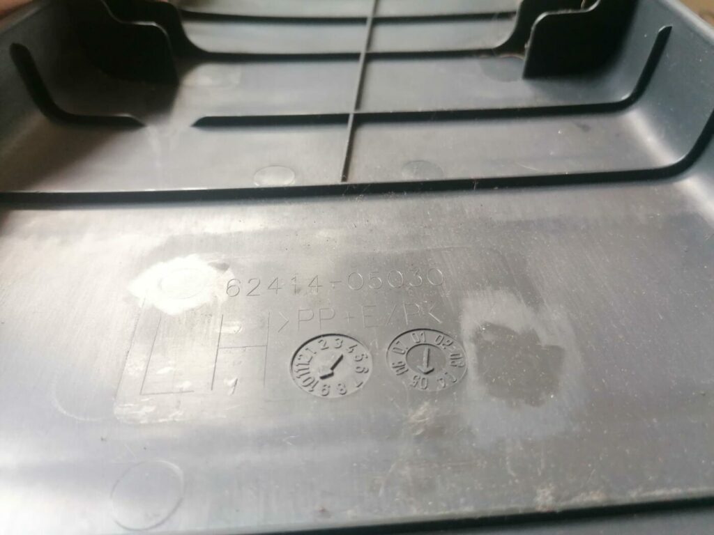 Vidējas salona statnes apdare priekš TOYOTA AVENSIS 2007