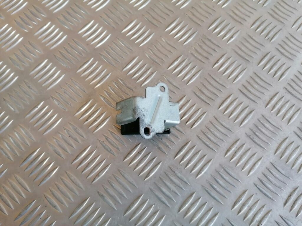 Pārsega atveršanas rokturis salonā priekš HONDA ACCORD 2007 YR562P 2 Pārsega atveršanas rokturis salonā priekš HONDA ACCORD 2007 YR562P