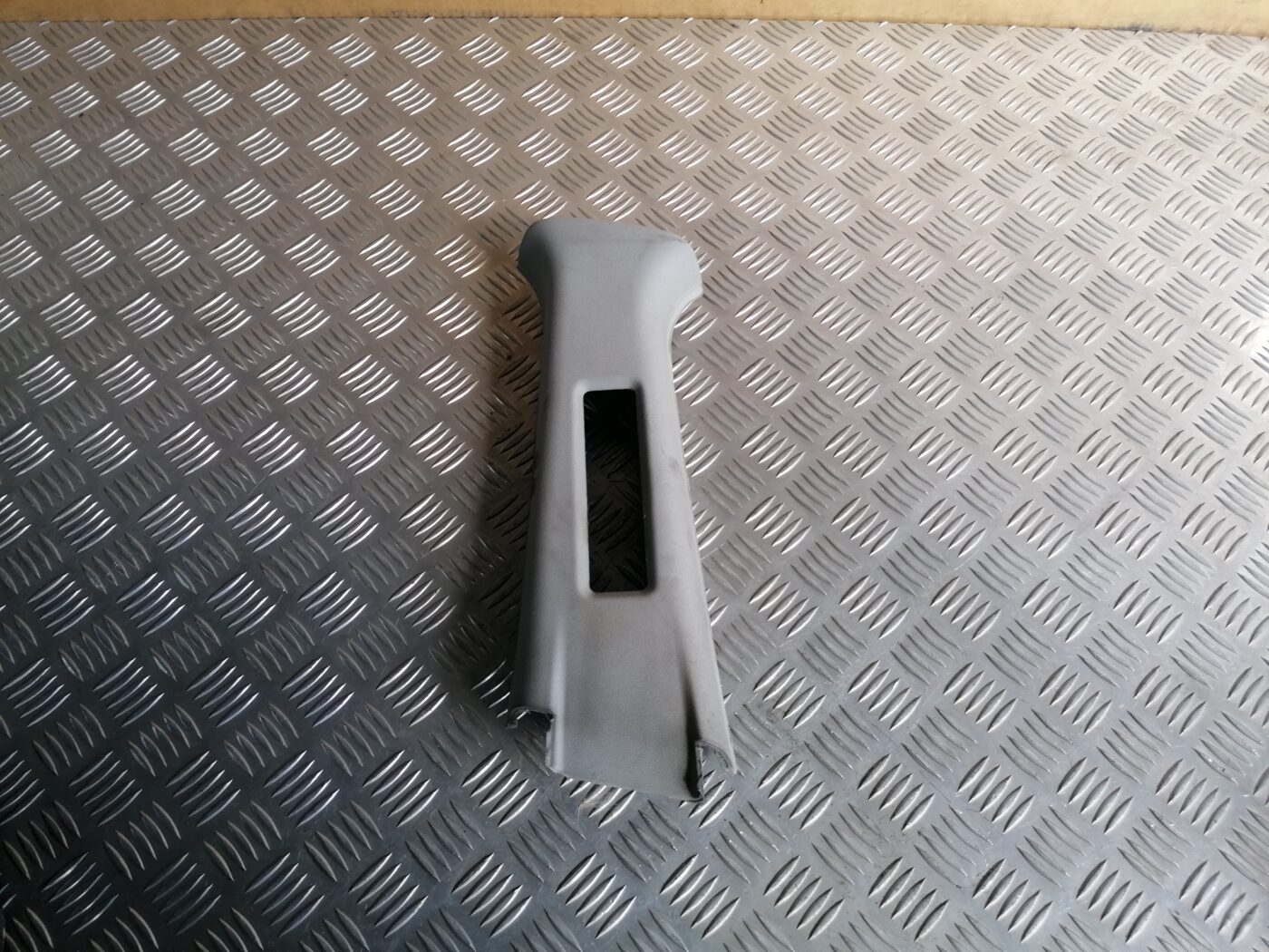 Vidējas salona statnes apdare priekš HONDA ACCORD 2007 YR562P 1 Vidējas salona statnes apdare priekš HONDA ACCORD 2007 YR562P