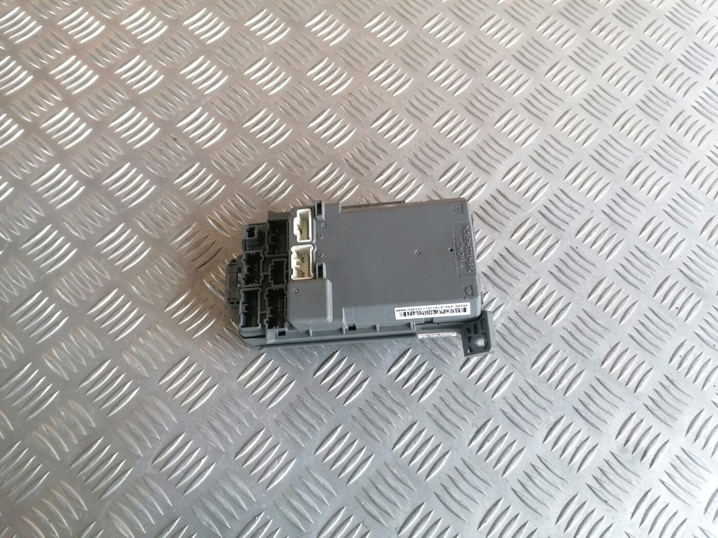 Drošinātāju relejas kaste priekš HONDA CR-V 2006 2 Drošinātāju relejas kaste priekš HONDA CR-V 2006