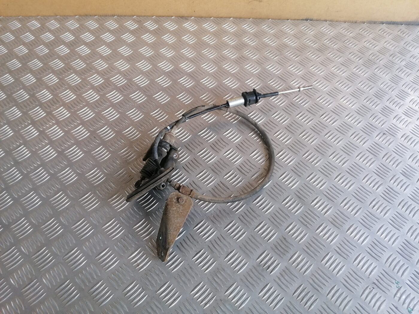 Pārnesumu pārslēgšanas mehānisma troses priekš HONDA CR-V 2006 1 Pārnesumu pārslēgšanas mehānisma troses priekš HONDA CR-V 2006