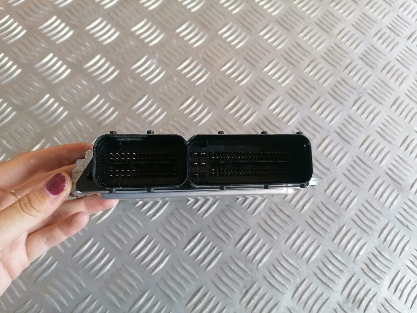 Dzinēja vadības bloks priekš AUDI A6 2008 3 Dzinēja vadības bloks priekš AUDI A6 2008