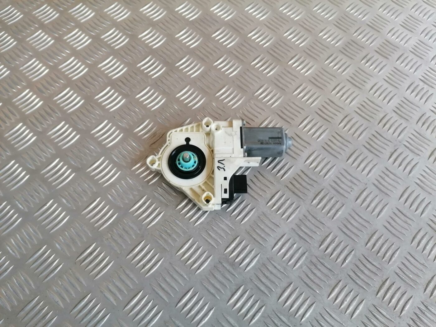 Elektrisko stiklu motors priekš AUDI A6 2008 1 Elektrisko stiklu motors priekš AUDI A6 2008