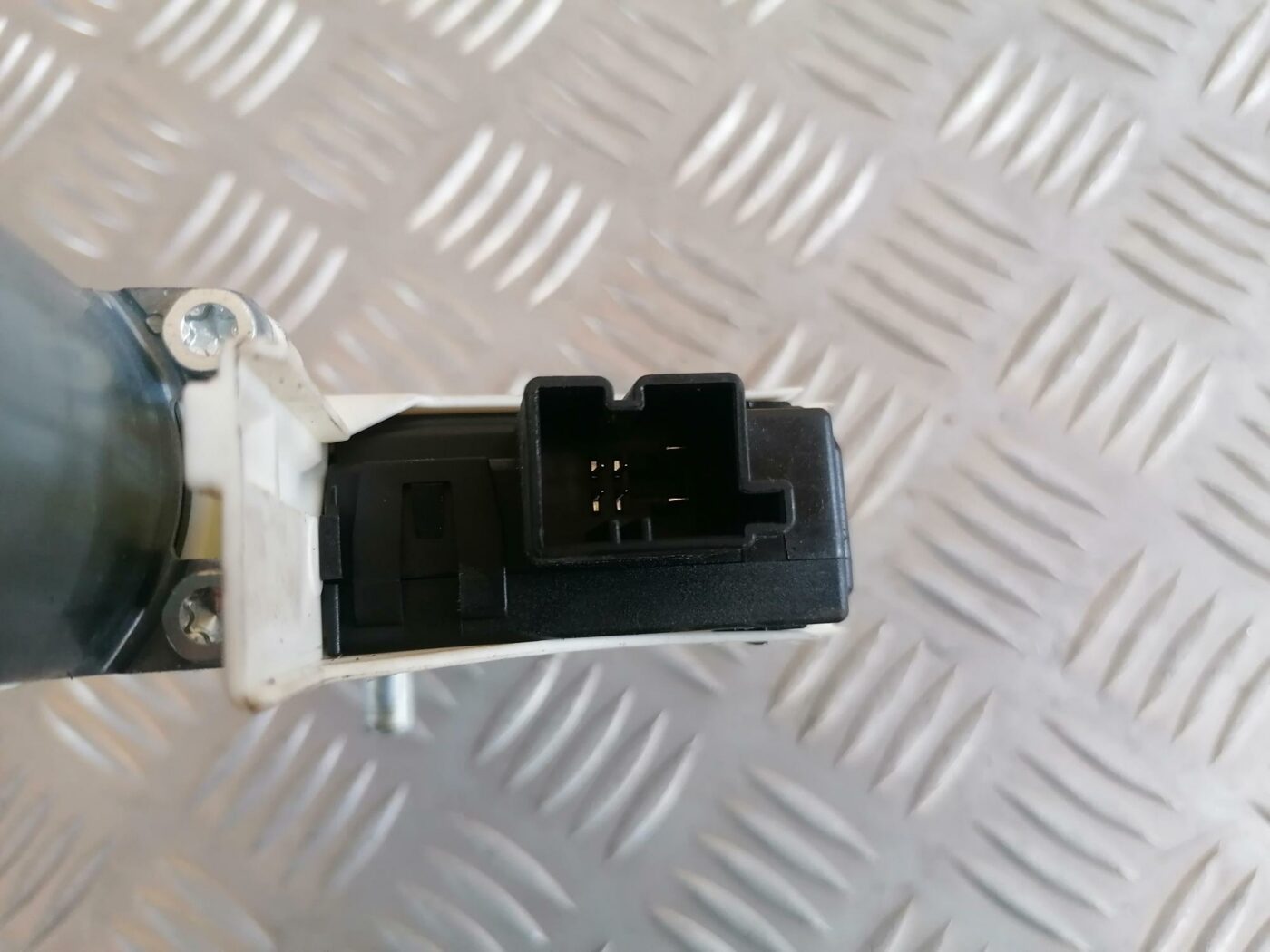 Elektrisko stiklu motors priekš AUDI A6 2008 2 Elektrisko stiklu motors priekš AUDI A6 2008