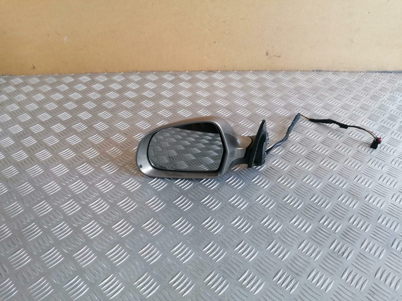 Ārējais spogulis, pa kreisi priekš AUDI A6 2008 1 Ārējais spogulis, pa kreisi priekš AUDI A6 2008