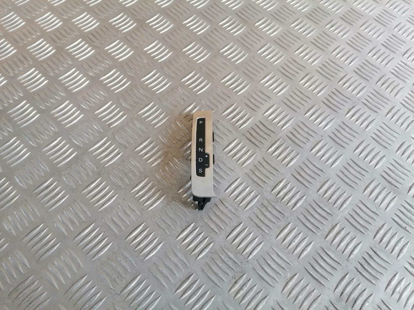 Ātrumu pārslēgšanas vadības panelis priekš AUDI A6 2008 1 Ātrumu pārslēgšanas vadības panelis priekš AUDI A6 2008