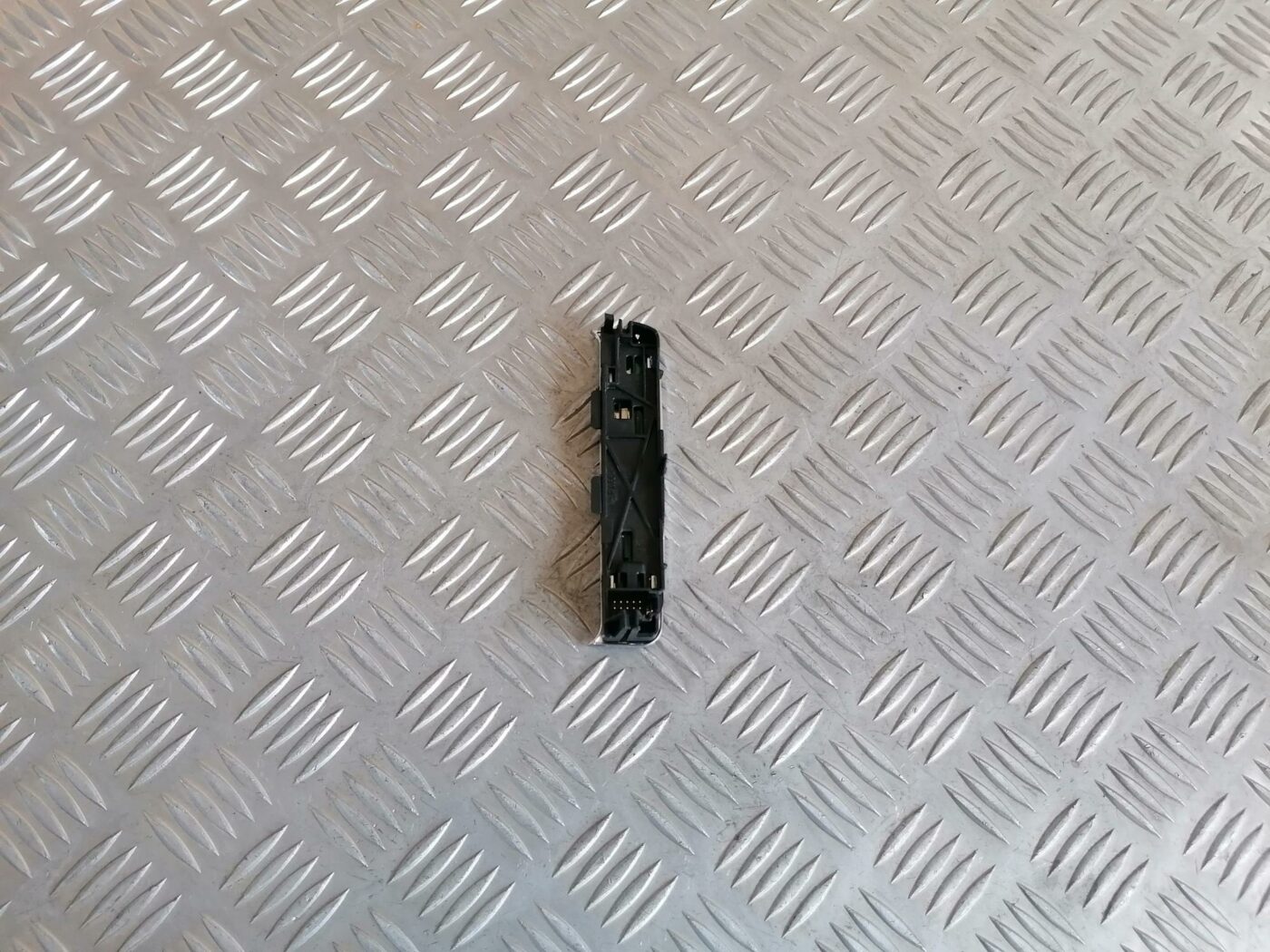 Ātrumu pārslēgšanas vadības panelis priekš AUDI A6 2008 2 Ātrumu pārslēgšanas vadības panelis priekš AUDI A6 2008