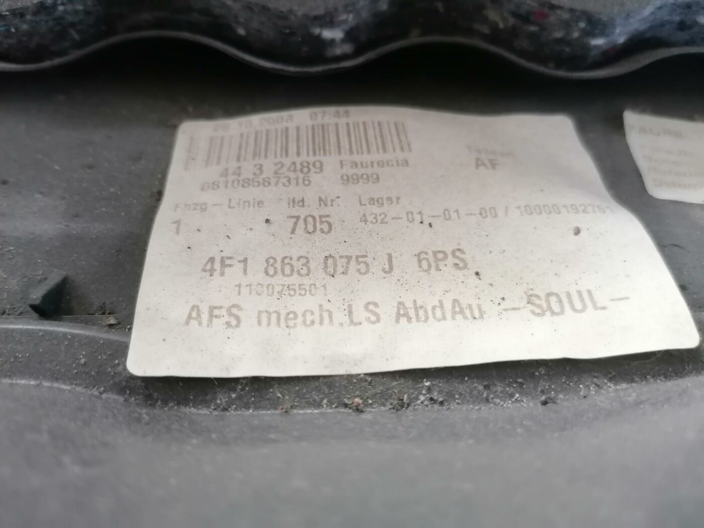 Mērinstrumentu paneļa apdare (zem stūres) priekš AUDI A6 2008 3 Mērinstrumentu paneļa apdare (zem stūres) priekš AUDI A6 2008