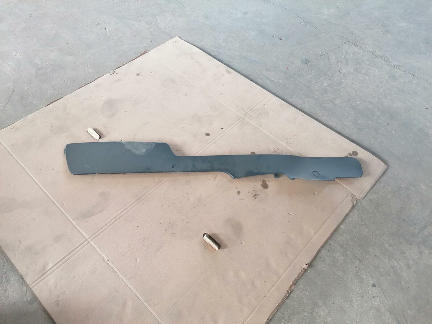 Centrālās konsoles (apdares) sānu panelis priekš AUDI A6 2008 1 Centrālās konsoles (apdares) sānu panelis priekš AUDI A6 2008