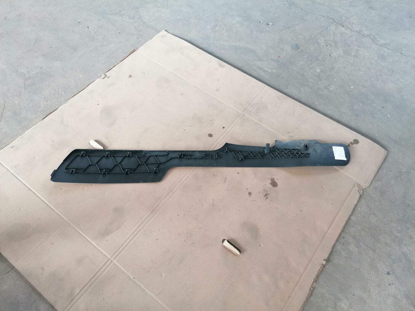 Centrālās konsoles (apdares) sānu panelis priekš AUDI A6 2008 2 Centrālās konsoles (apdares) sānu panelis priekš AUDI A6 2008