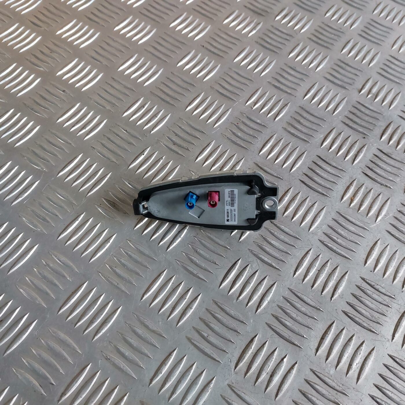 Jumta antena priekš BMW 520D F11 2011 TOURING 2 Jumta antena priekš BMW 520D F11 2011 TOURING