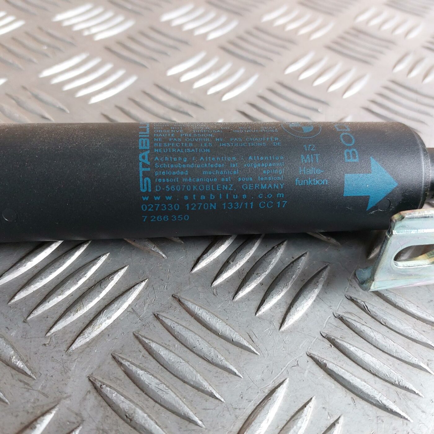 Bagažnieka vāka amortizators priekš BMW 520D F11 2011 TOURING 2 Bagažnieka vāka amortizators priekš BMW 520D F11 2011 TOURING