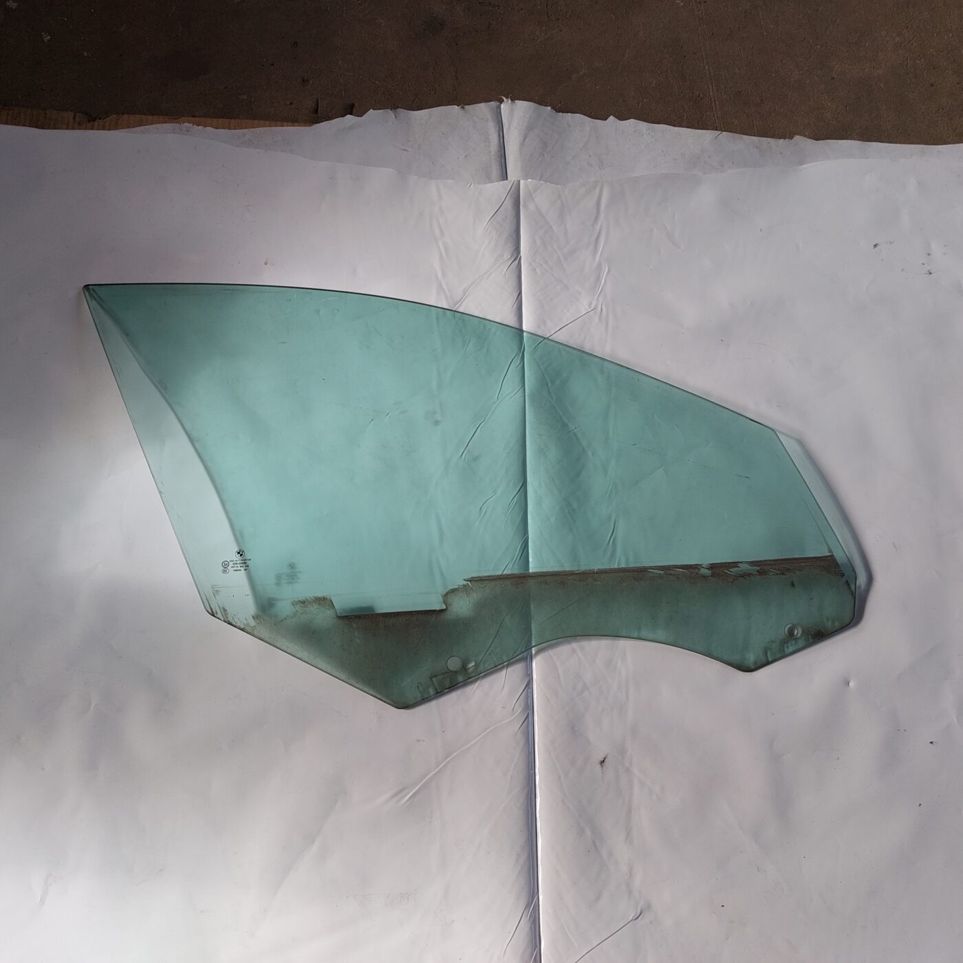 Priekšējo labo durvju stikls priekš BMW 520D F11 2011 TOURING 1 Priekšējo labo durvju stikls priekš BMW 520D F11 2011 TOURING