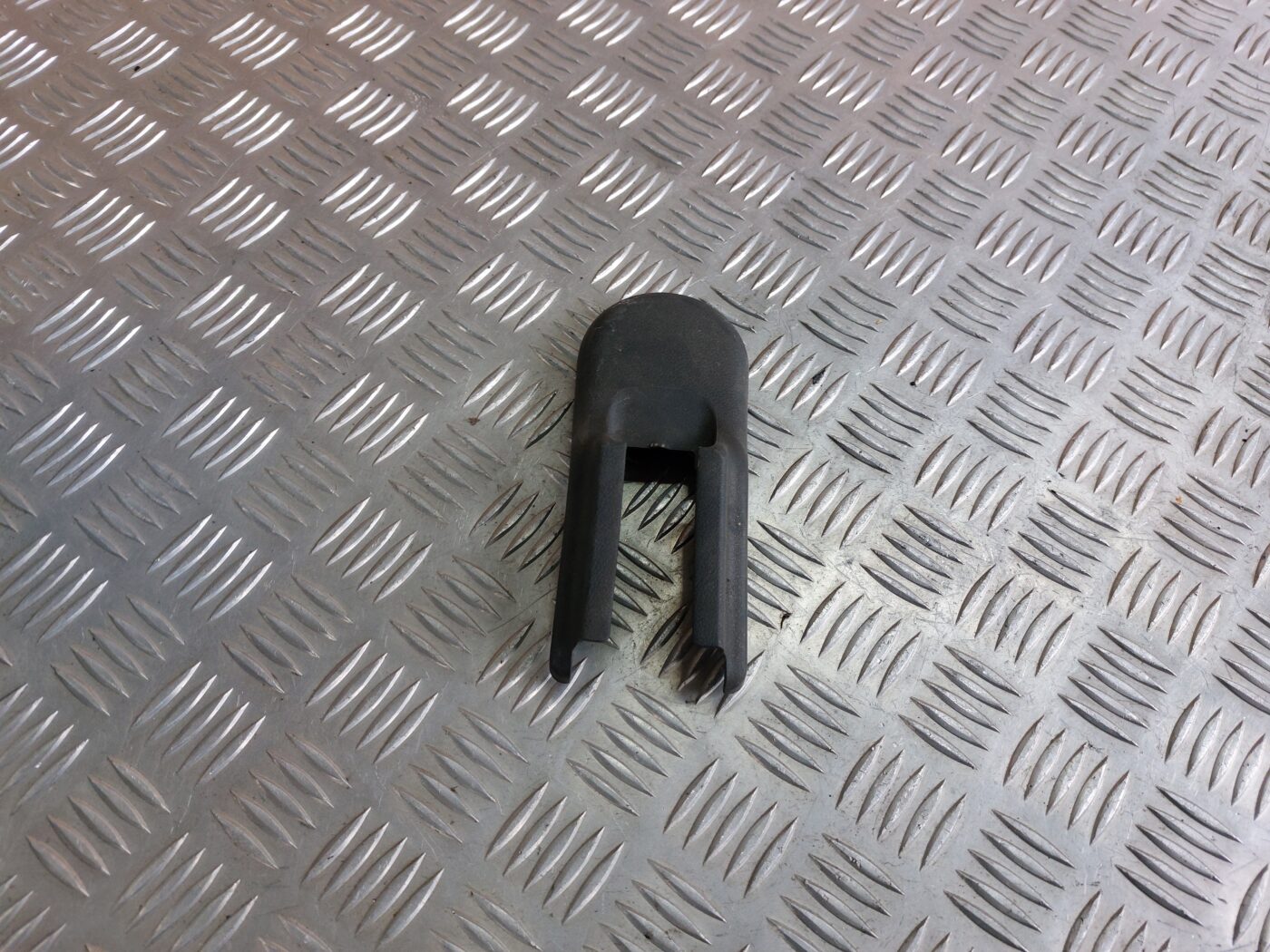 Priekšējā labā sēdekļa sliežu apdare priekš HONDA CIVIC 2006 1 Priekšējā labā sēdekļa sliežu apdare priekš HONDA CIVIC 2006