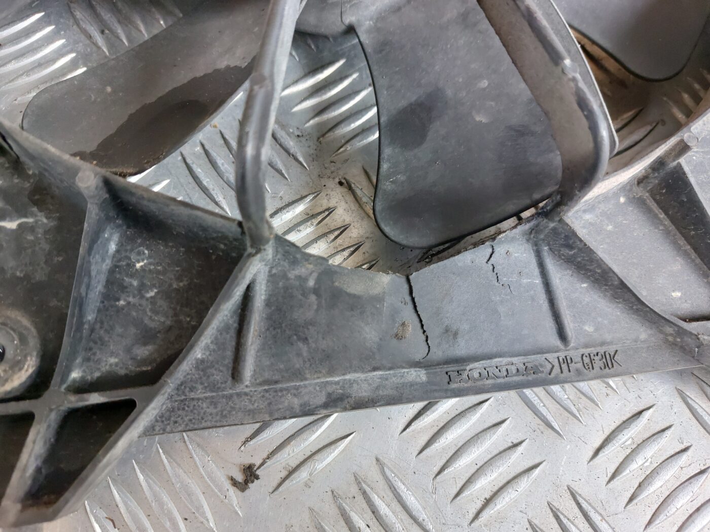 Dzesēšanas radiatora ventilators priekš HONDA CIVIC 2006 2 Dzesēšanas radiatora ventilators priekš HONDA CIVIC 2006