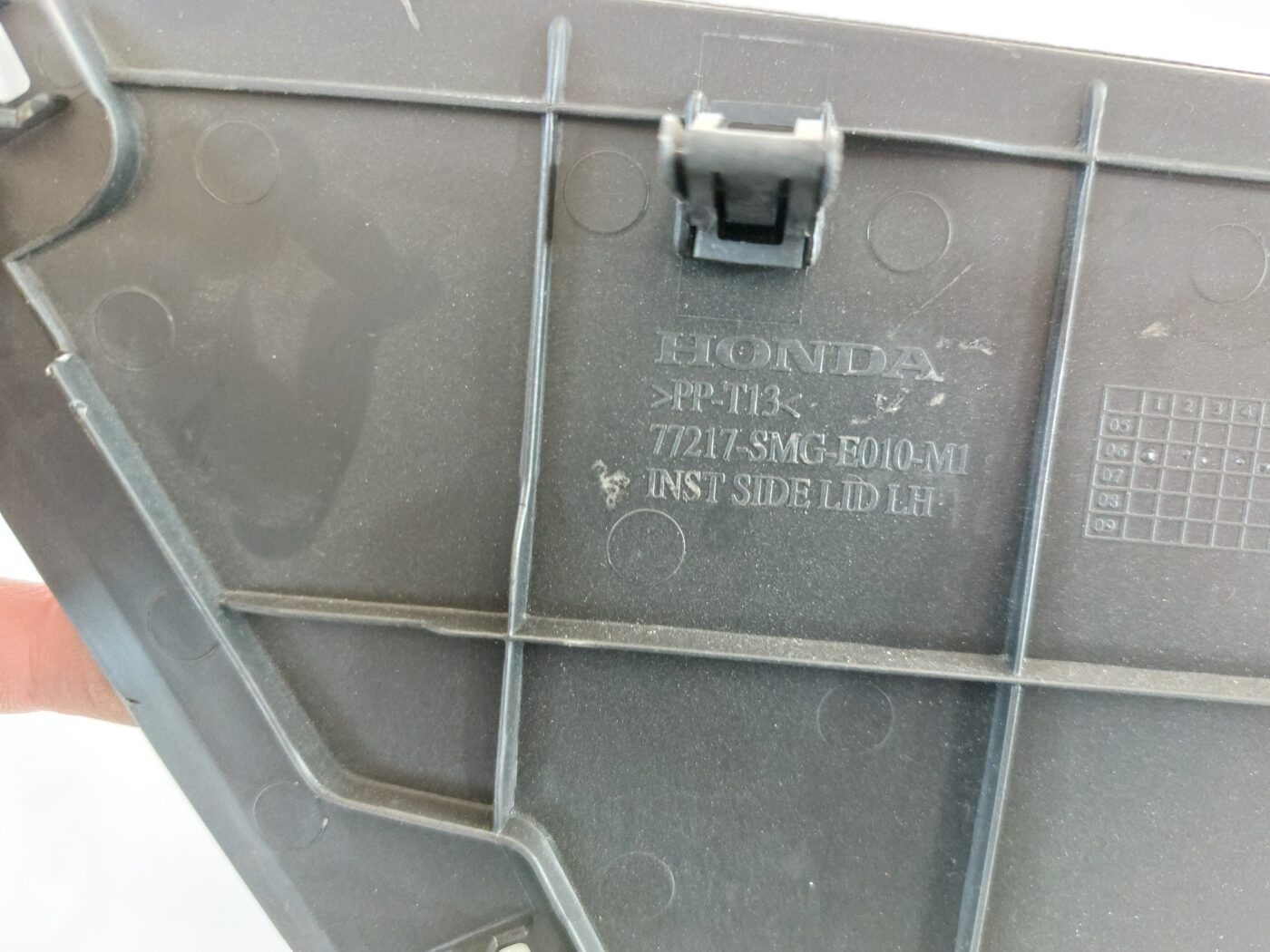 Mērinstrumentu paneļa sānu apdare priekš HONDA CIVIC 2006 2 Mērinstrumentu paneļa sānu apdare priekš HONDA CIVIC 2006