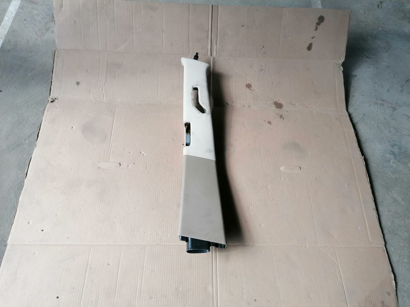 Vidējas salona statnes apdare priekš VOLVO S80 2004