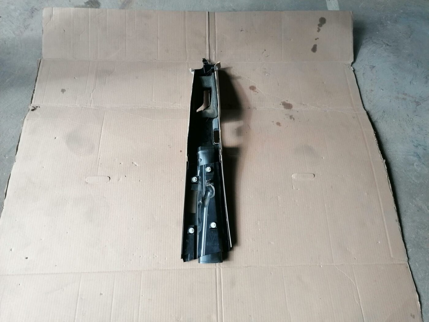 Vidējas salona statnes apdare priekš VOLVO S80 2004