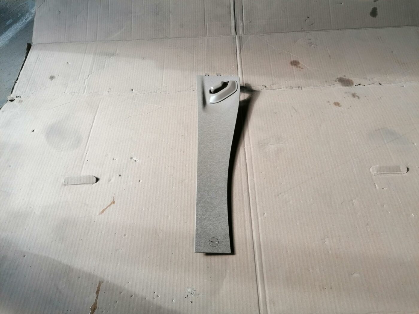 Centrālās konsoles (apdares) sānu panelis priekš VOLVO S80 2004 1 Centrālās konsoles (apdares) sānu panelis priekš VOLVO S80 2004