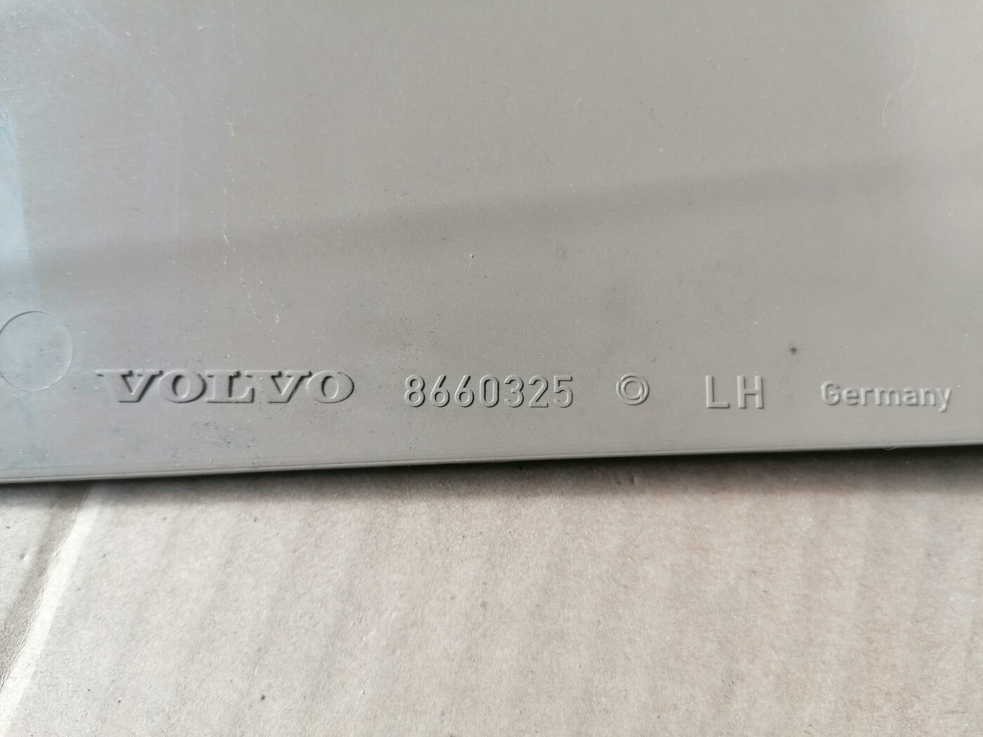 Centrālās konsoles (apdares) sānu panelis priekš VOLVO S80 2004 3 Centrālās konsoles (apdares) sānu panelis priekš VOLVO S80 2004