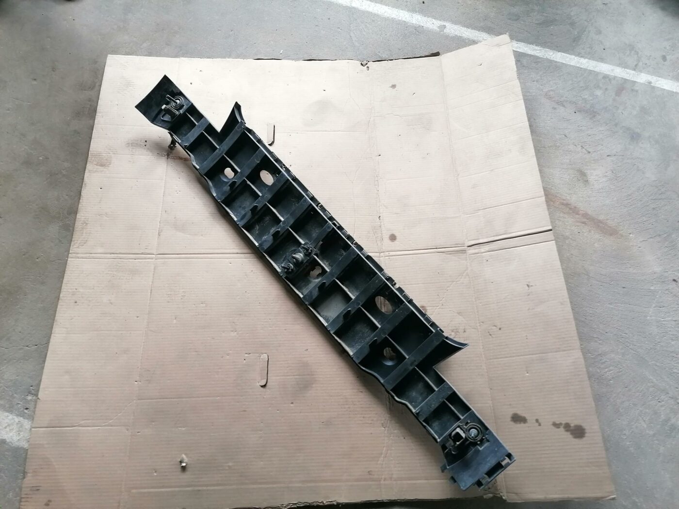 Aizmugurējā bufera pastiprinātājs priekš VOLVO S80 2004 2 Aizmugurējā bufera pastiprinātājs priekš VOLVO S80 2004