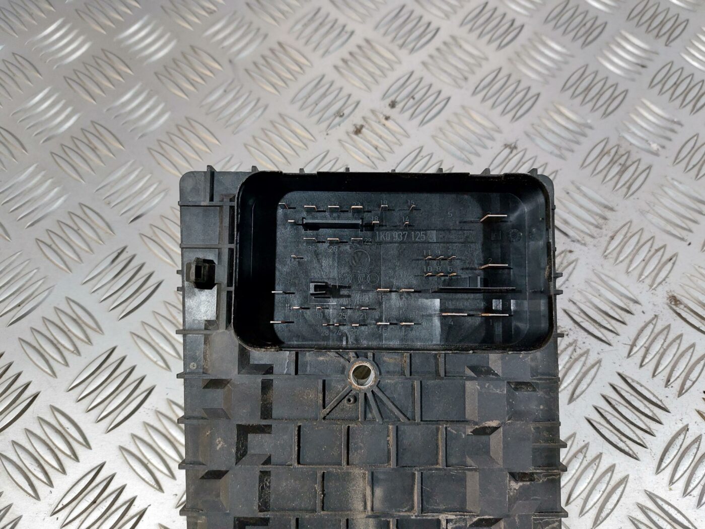 Drošinātāju bloks priekš VW JETTA 2008 3 Drošinātāju bloks priekš VW JETTA 2008