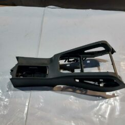 Centrālās konsoles (apdares) vidēja daļa priekš VW JETTA 2008