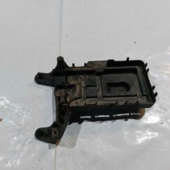 Akumulatora pamatnes kronšteins priekš VW JETTA 2008