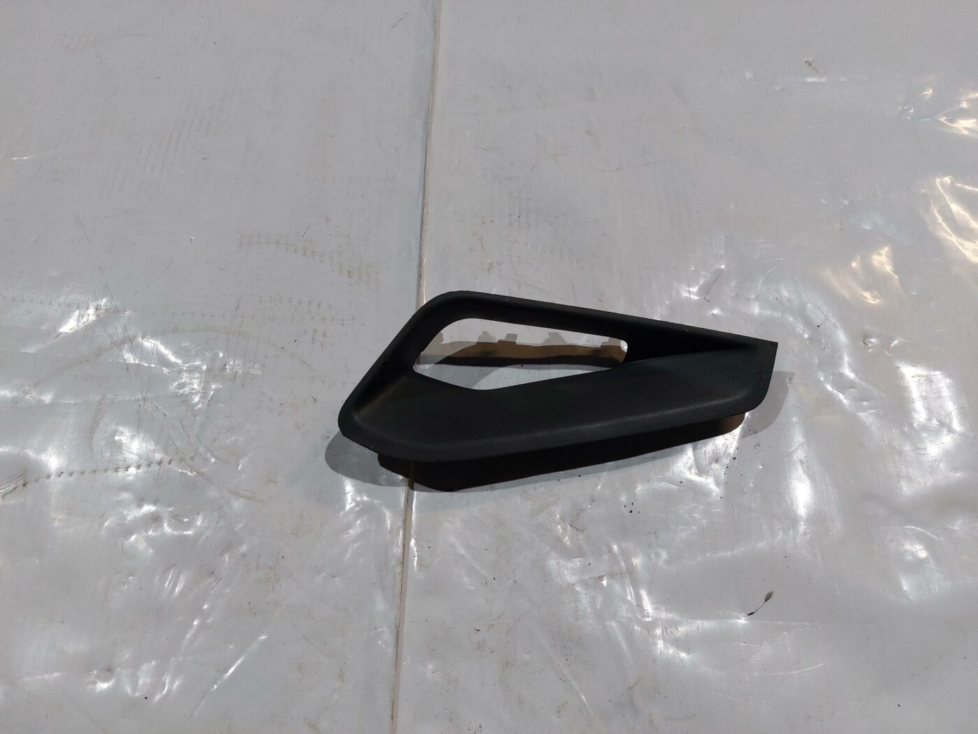 Centrālās konsoles (apdares) sānu panelis priekš VW JETTA 2008 1 Centrālās konsoles (apdares) sānu panelis priekš VW JETTA 2008