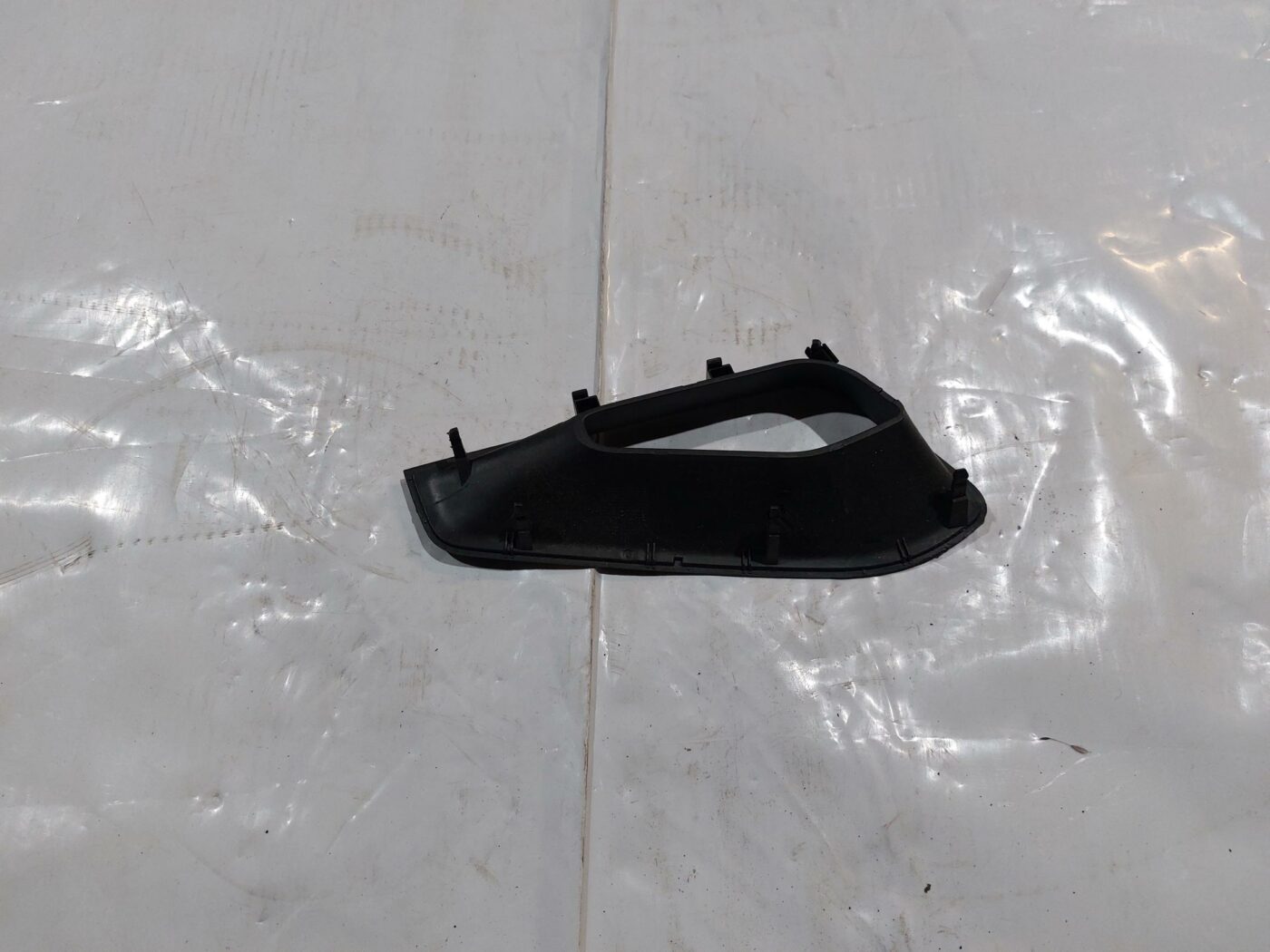 Centrālās konsoles (apdares) sānu panelis priekš VW JETTA 2008 2 Centrālās konsoles (apdares) sānu panelis priekš VW JETTA 2008